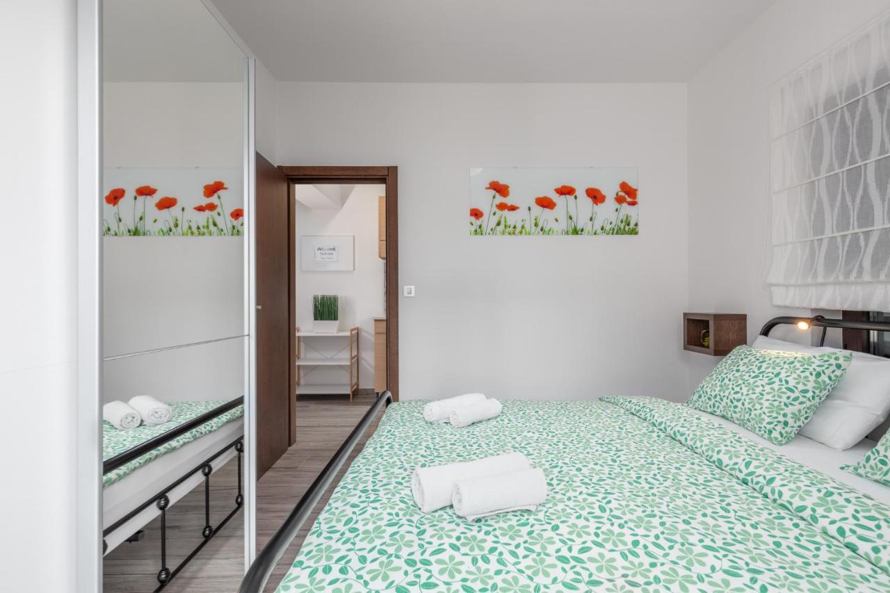 New 2020! Apartments Sanja Porec Esterno foto